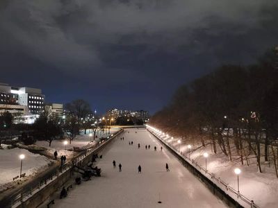 Canada: World’s largest skating rink to remain closed due to lack of ice!