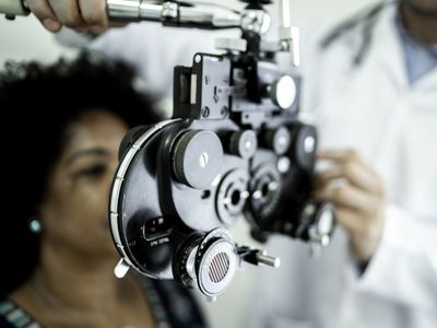 Which type of eye doctor do you need? Optometrists and ophthalmologists face off