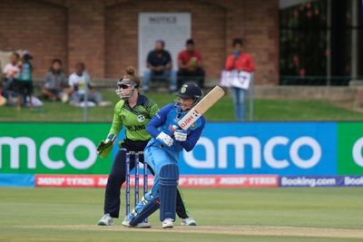 Fluent Mandhana moves India closer to World T20 semi-finals