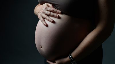 Obstetrics, anaesthetics jobs sit vacant as regional Queensland grapples with worsening maternity crisis