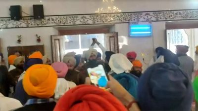 SGPC, HSGMC (ad-hoc) supporters scuffle with each other in Kurukshetra
