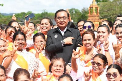 Prayut courts southern voters