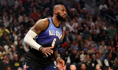 LeBron James has hand injury, won’t return to NBA All-Star Game