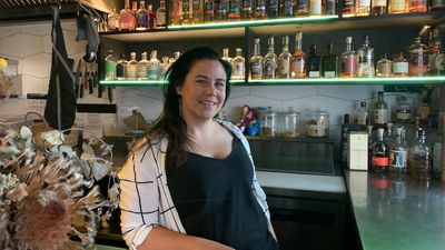 Port Fairy businesses sell up, reduce trading hours due to hospitality staff shortage