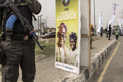 Suspected rebels kill 8 police officers ahead of Nigeria election