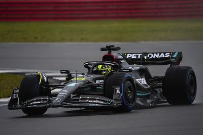 Hamilton likes that Mercedes’ F1 livery switch is all about performance