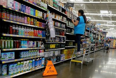 Cautious Walmart outlook hits shares despite solid Q4 profits