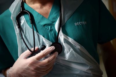 Doctors urge Health Secretary to meet over strikes