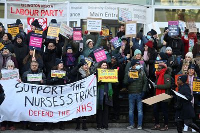 Nurses in England pause strikes to enter pay talks with government