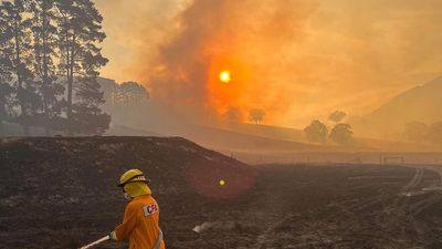 Man arrested as firefighters battle grassfire at Flowerdale, north of Melbourne