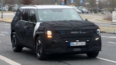 Kia EV9 Spy Shots Capture Electric SUV With Production Body, Lights