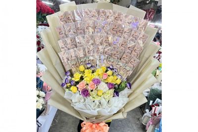 Delivery driver makes off with B50K money bouquet