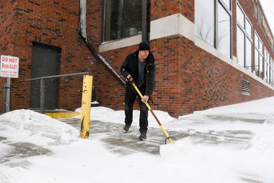 Parts of northern U.S. shut down ahead of winter storm