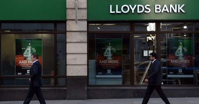 Lloyds says UK will have 'mild' recession but house prices will tumble