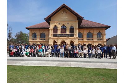 Diplomatic staff tour Isan sites