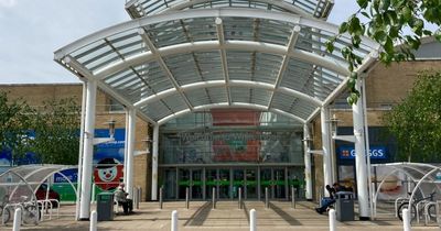 Leeds White Rose Shopping Centre evacuated as shoppers 'left out in the cold'