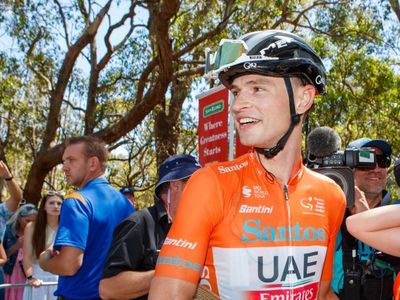 Soaring Vine forced out of UAE Tour with knee injury