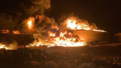 Fire engulfs giant tanks full of tyres near intersection of Eyre and Lincoln highways