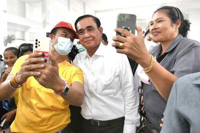 Prayut's eyebrows say it all for poll campaign slogan sleuths