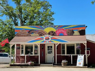 New Hampshire town battles over donut mural that symbolises ‘fight for artists everywhere’