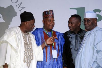 Presidential candidates sign peace pact before Nigeria election