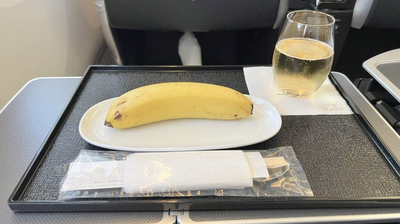 Business class passenger who orders vegan breakfast gets given a single banana