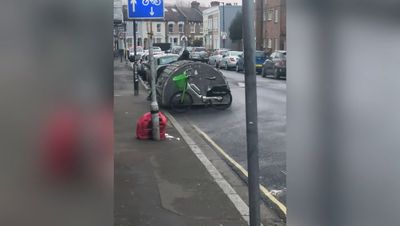 Moment ‘brazen’ thieves use angle grinder to snatch family bike in East Dulwich