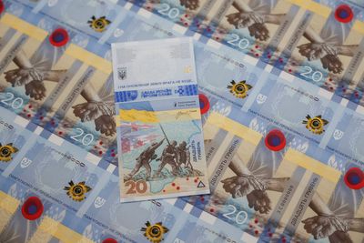 Ukraine unveils banknote for anniversary of Russian invasion
