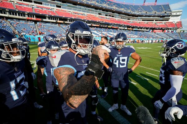 Titans LT Taylor Lewan helps family in need at local Target