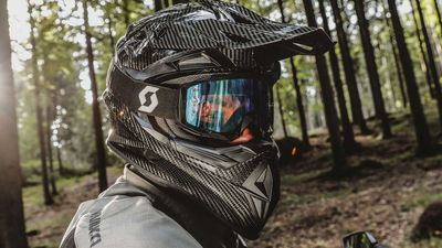 Louis Moto's Nishua Helmets Presents The Cross MX Off-Road Helmet