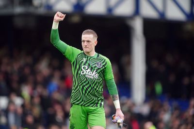 Jordan Pickford agrees new Everton contract to end transfer speculation