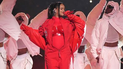 Here's How Much Money Rihanna Made from the Super Bowl