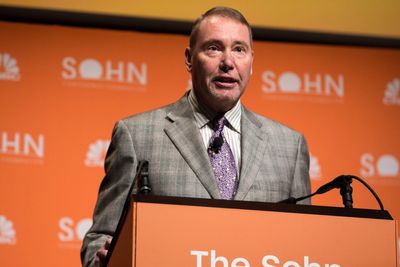 Billionaire Bond King Jeffrey Gundlach says he’s preparing for a recession and it doesn’t matter what you call it— ‘In either case you need an umbrella’