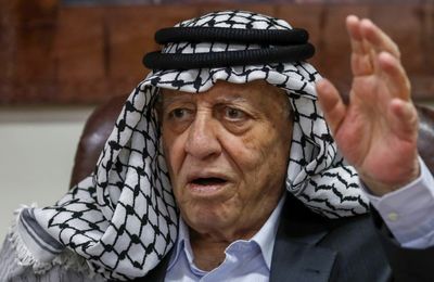 Palestinian Oslo accords negotiator Qorei dies at 85