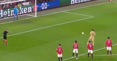 Man Utd fans furious with Robert Lewandowski for Barcelona penalty antics