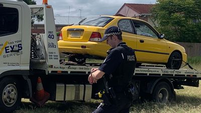 Police launch homicide investigation after stabbing death of 20yo man at Underwood, south of Brisbane