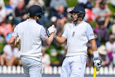 Harry Brook and Joe Root partnership puts England in strong position in second Test