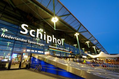 Amsterdam’s Schiphol Airport to cap passengers over May holidays