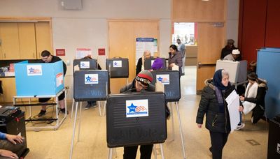 About 2 of every 3 Chicago polling places aren’t fully accessible for people with disabilities