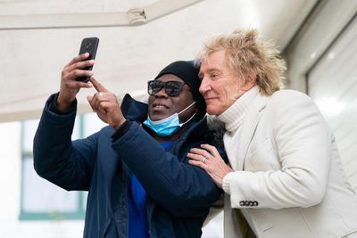 Rod Stewart wants to pay for NHS scans for patients in Glasgow and Edinburgh