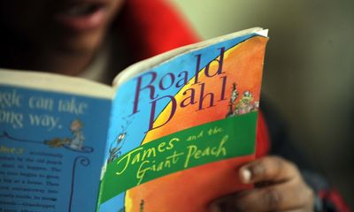 Roald Dahl publisher announces unaltered 16-book ‘classics collection’