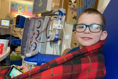 Family thank living donor after 11-year-old boy’s kidney transplant
