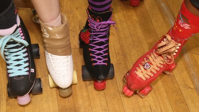 Queenslanders returning to rollerskating to 'relive the 1980s' and stay fit without the gym