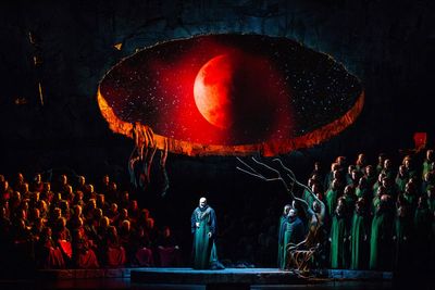 Met Opera scraps set from Russia, builds own for `Lohengrin'