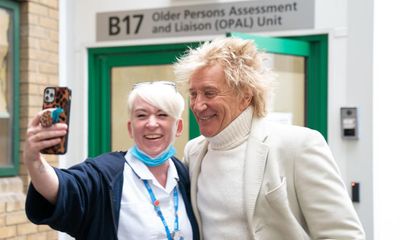 Rod Stewart visits Essex hospital and pays for day of patients’ MRI scans