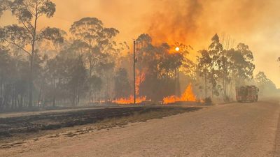 Firefighter fatigue concerns as western Queensland fire season expected to continue in autumn