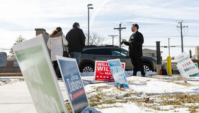 Illinois Republicans, Democrats focusing on building party up from the bottom