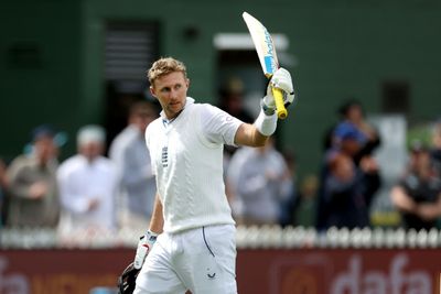 England declare and take control of Test against New Zealand
