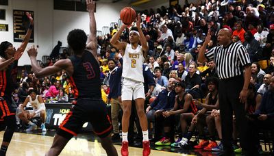 Jeremiah Fears steps up defensively, scores 24 to lead Joliet West to regional title