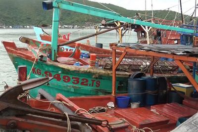 Songkhla Lake wants rid of eyesore boats
